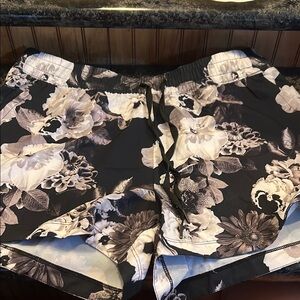 Marika Floral Women's Shorts